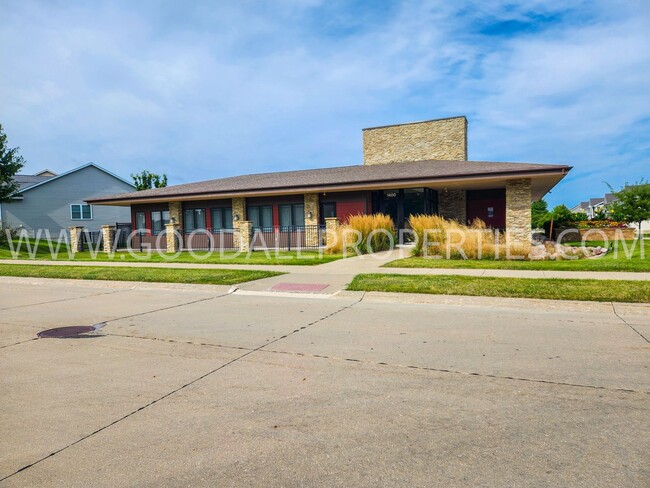 Building Photo - 4 Bedroom Detached Townhome in Waukee with Finished Basement