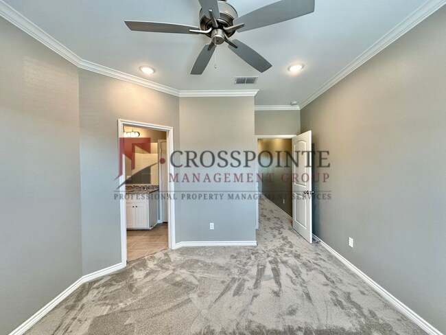 Building Photo - 3 Bedroom 2.5 Bathroom Townhomes at Villa Rosa!