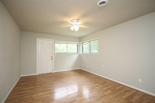 Building Photo - 30115 Misty Meadow Dr