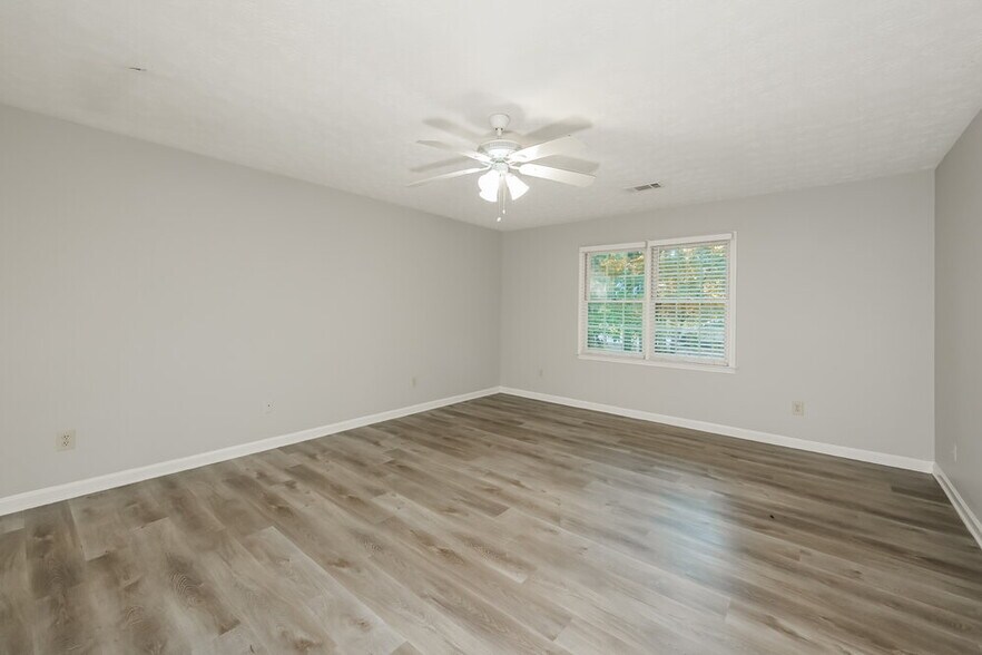 Building Photo - 175 Meadowbrook Dr