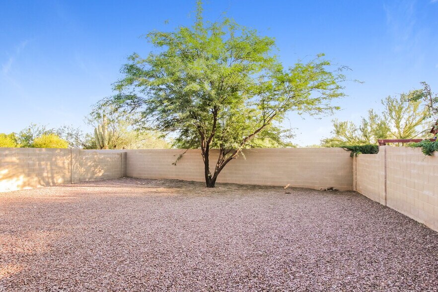 Building Photo - 39511 N Prairie Ln