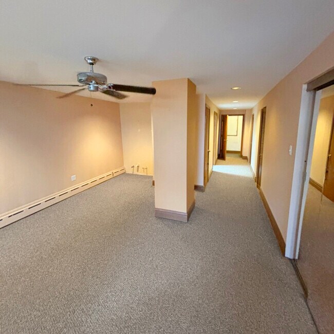 Building Photo - 2133 W Grace St