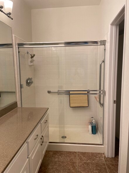 Downstair Bothroom - 23924 Arroyo Park Dr