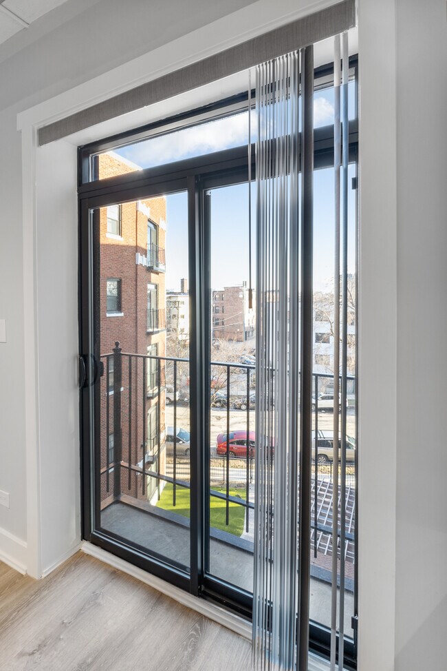 Building Photo - 7645 N Sheridan Rd