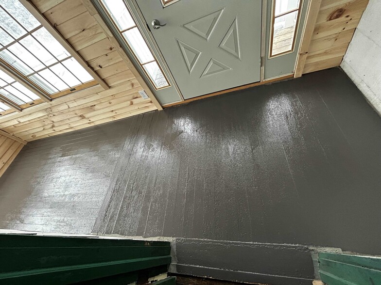 Building Photo - 302 Lake Ave