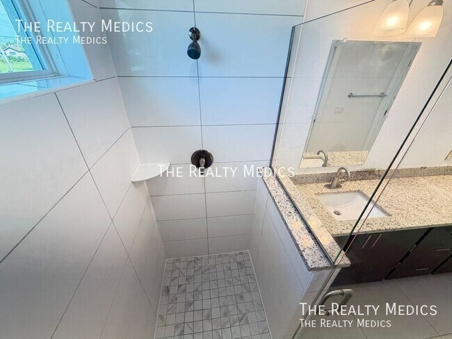 Building Photo - 2481 San Filippo Dr SE