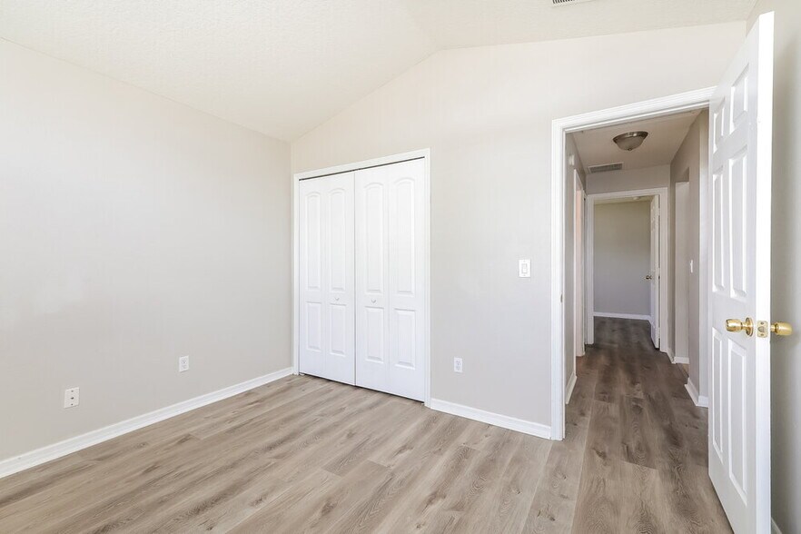 Building Photo - 2628 Sunningdale Dr