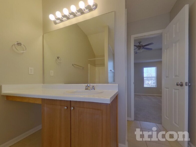 Building Photo - 4600 White Rd