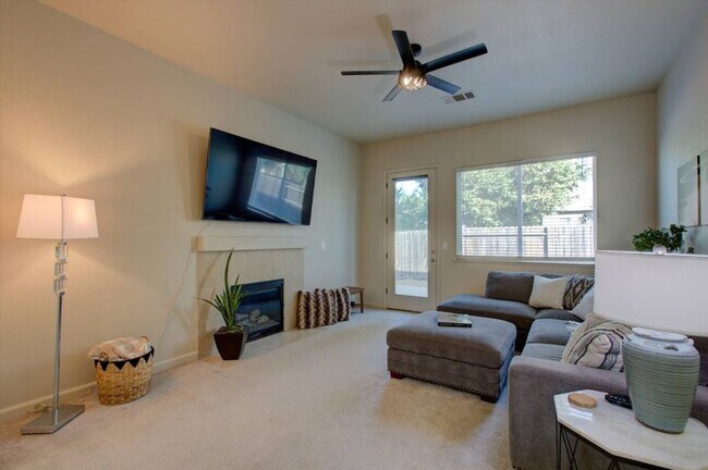Building Photo - 4321 Strathmore Pl