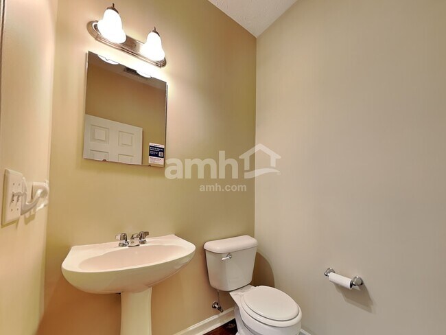 Building Photo - 45 Haverstraw Pl