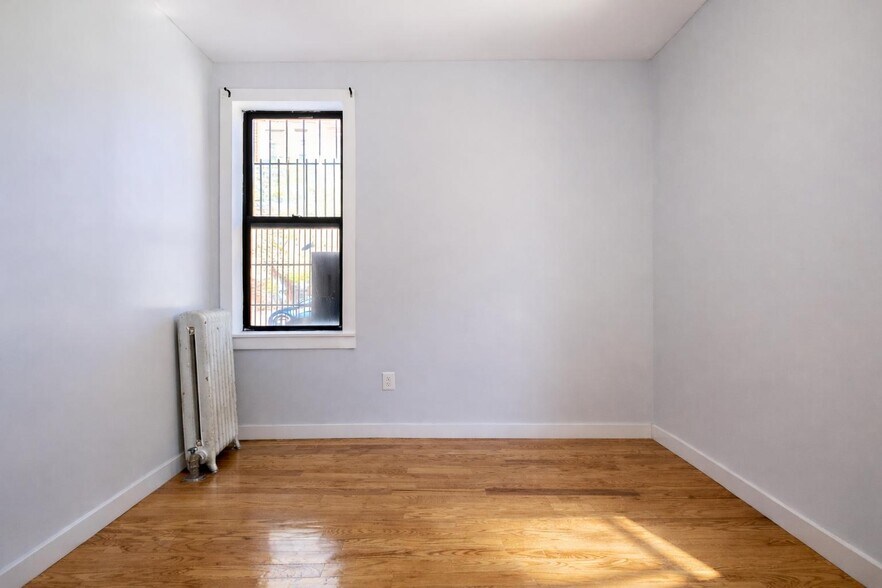 Building Photo - 518 W 204th St