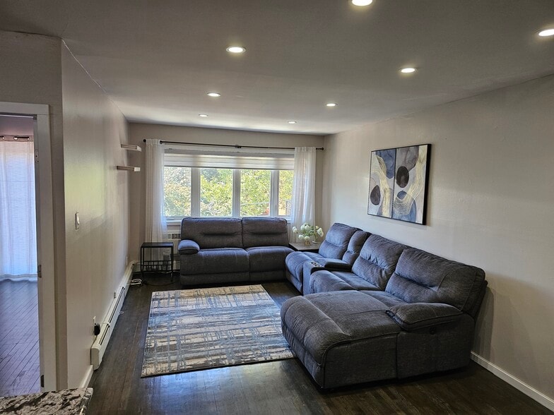 Living Room - 7214 Bergen Ct