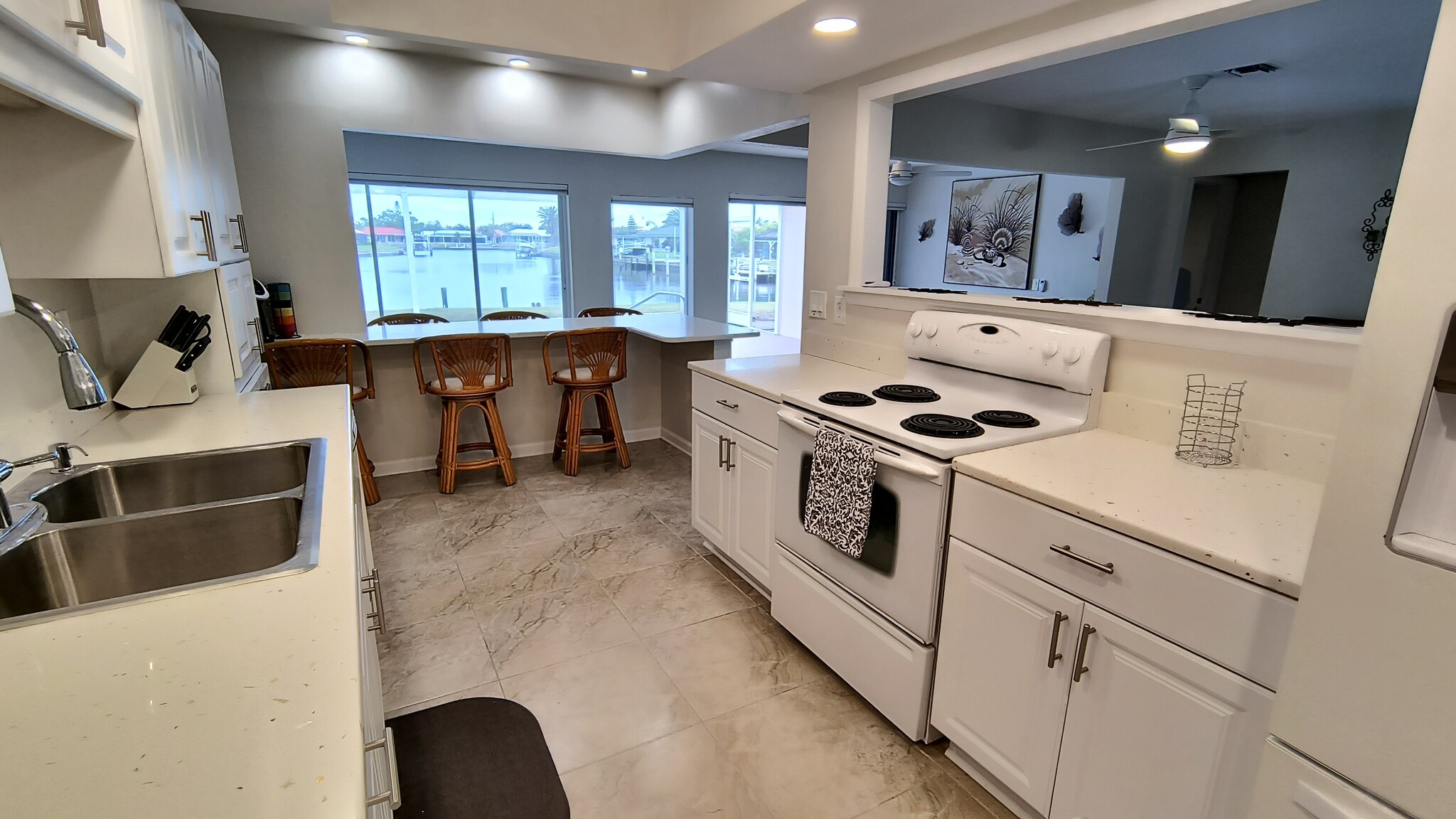 Building Photo - 910 Juno Dr