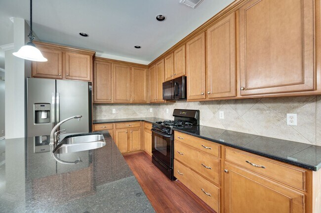 Building Photo - 902 Catlow Ct