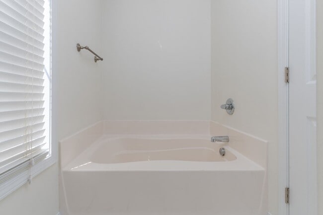 Building Photo - Stylish 3 Bedroom Home in The Sought-After Lake Carolina