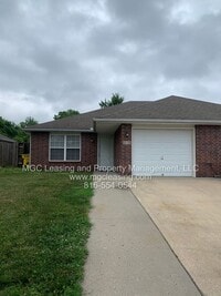 Building Photo - Grain Valley One Level Duplex!