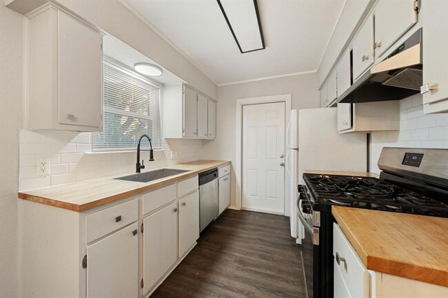 Building Photo - 1810 Mearns Meadow Blvd