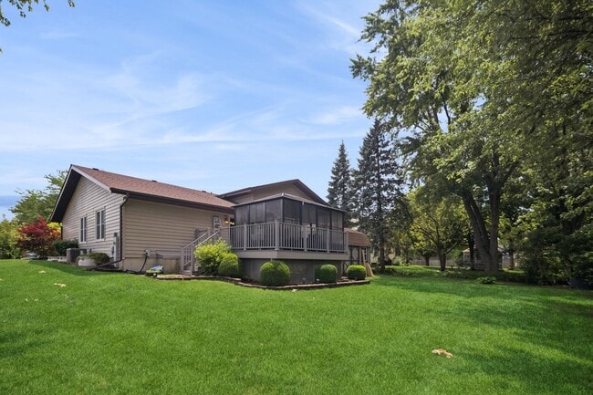 Building Photo - 15216 S Clover Ct