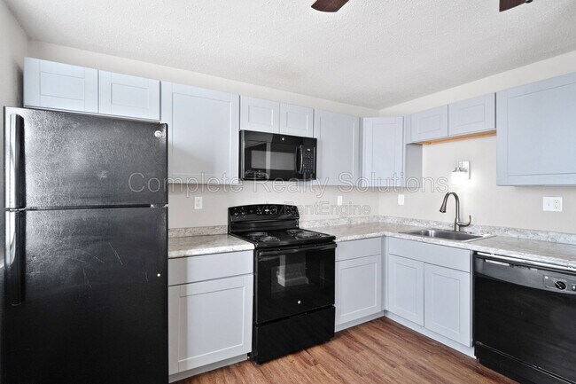 Building Photo - 289 Mt Everest Dr