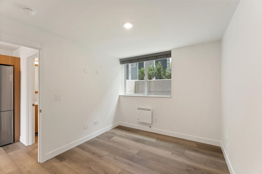 Building Photo - 5810 Roosevelt Way NE