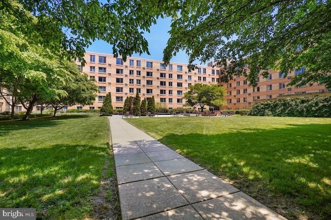 Building Photo - 475 K St NW