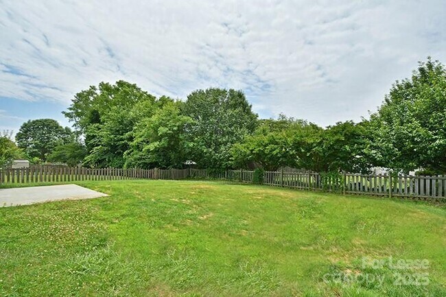 Building Photo - 129 Bosburg Dr