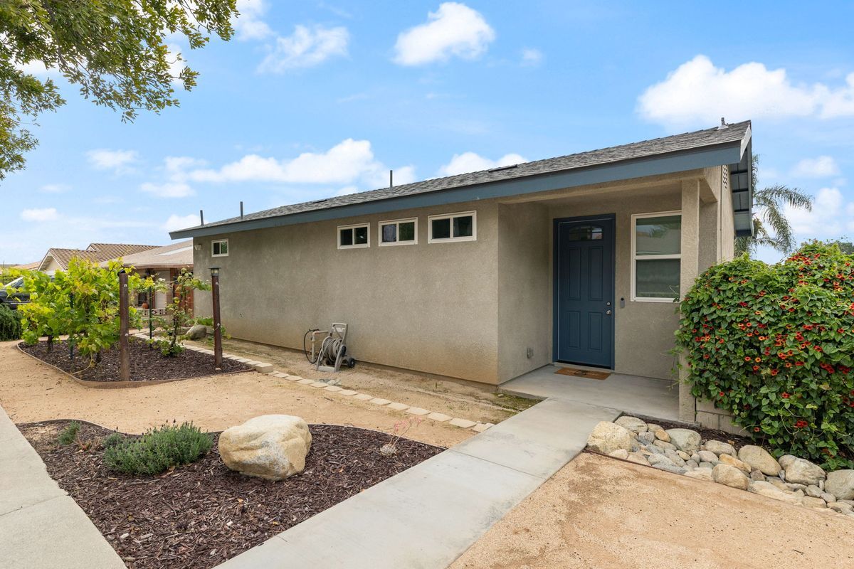 Building Photo - 1572 Coolcrest Ave