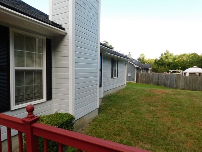 Building Photo - 3 Bedroom Home in Pebble Creek Subdivision
