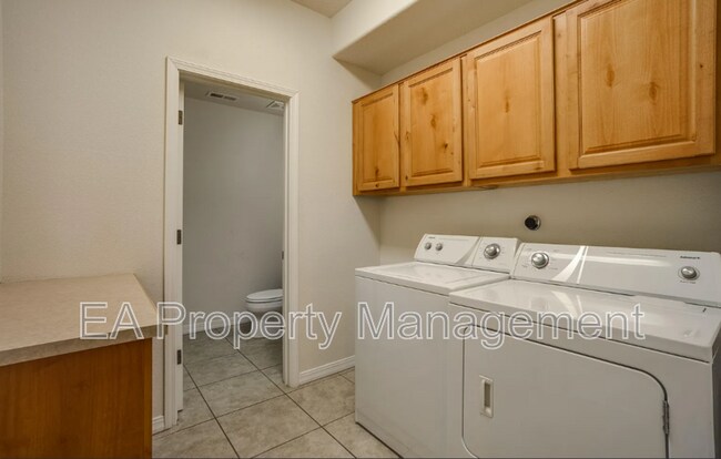 Building Photo - 8736 Desert Fox Way NE