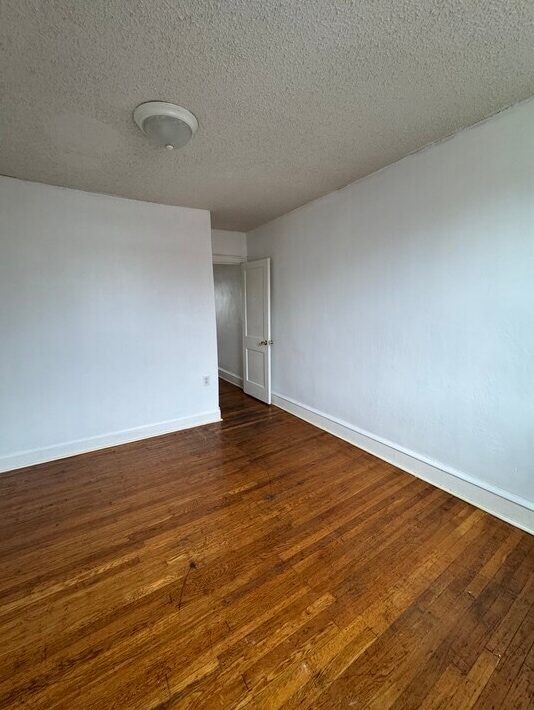 Building Photo - 1939 Plymouth St