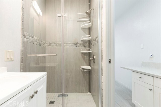 Building Photo - 2644 E Chevy Chase Dr