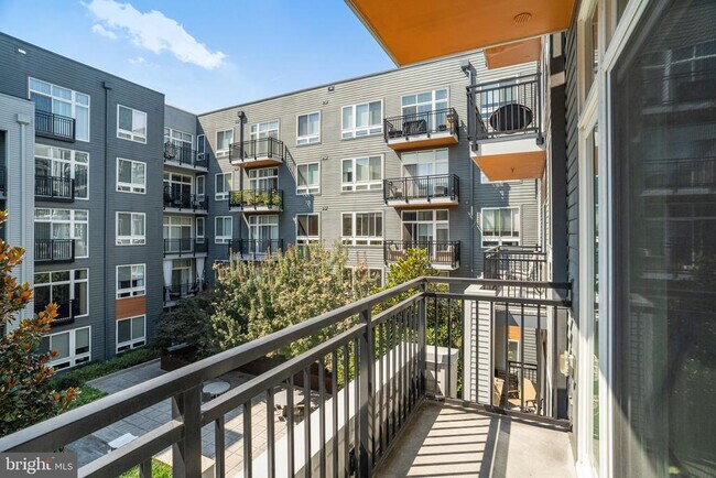 Building Photo - 145 Riverhaven Dr