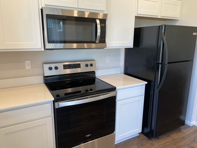 Building Photo - HALF OFF FIRST MONTHS RENT 3 Bed 2.5 Bath ...