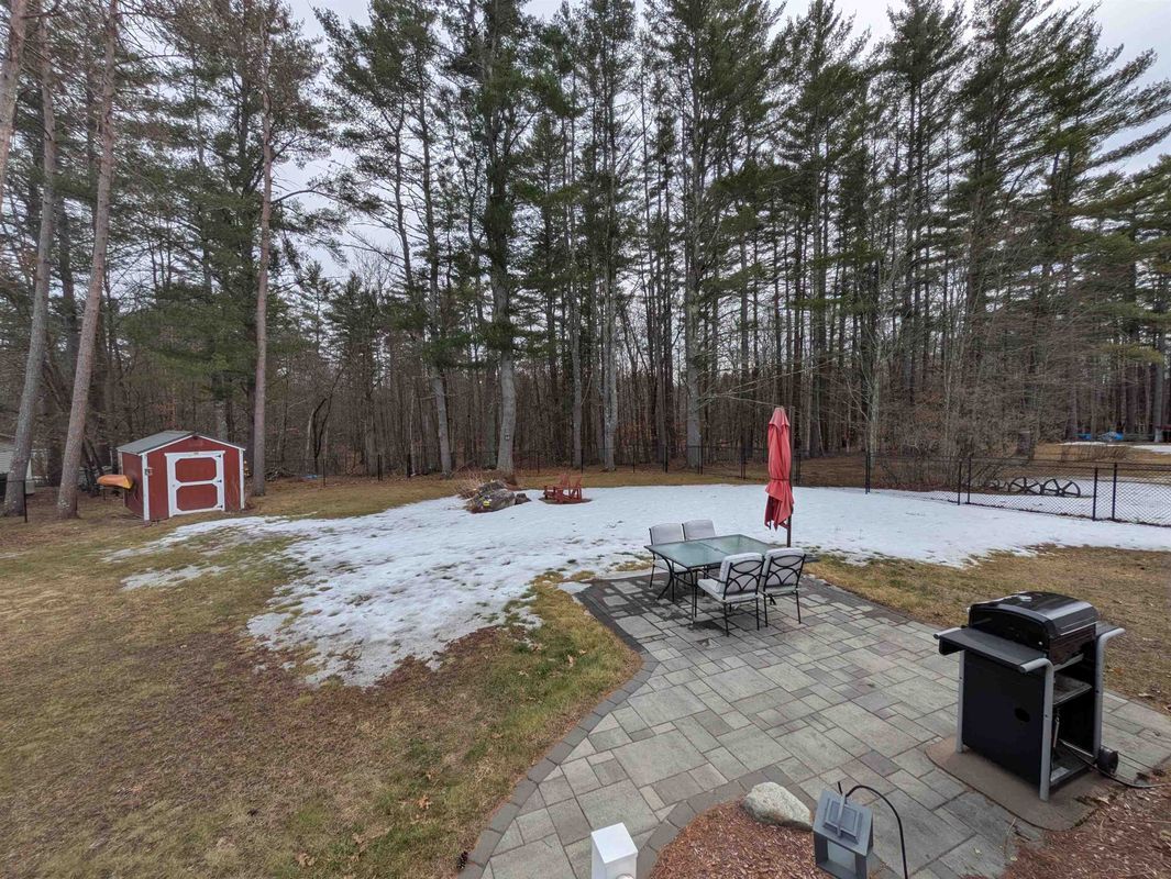 Building Photo - 11 Corn Hill Rd