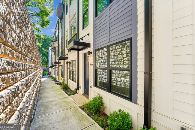 Building Photo - 722 Eloise Wy