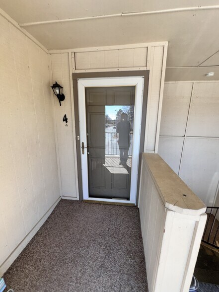 Door - 1713 E Lindsey St