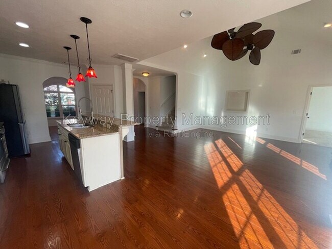 Building Photo - 880 Willow Lake