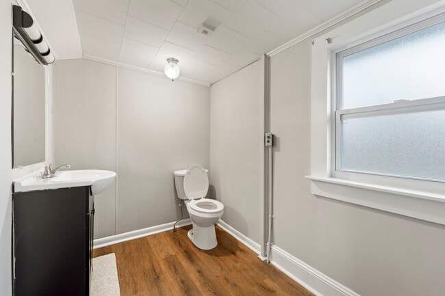 Building Photo - 602 Doby St