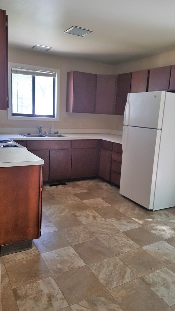 Building Photo - l1508