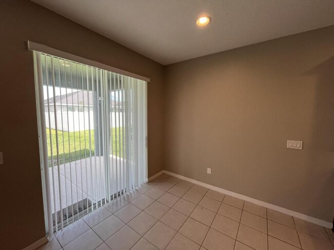 Building Photo - 12119 Ledbury Commons Dr