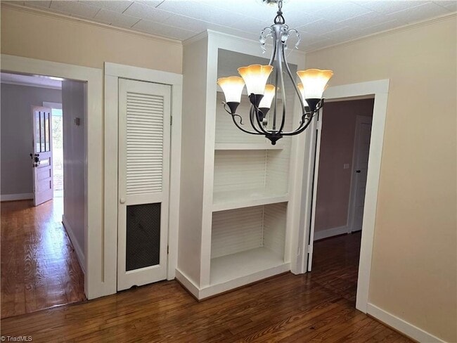 Building Photo - 816 Banner St