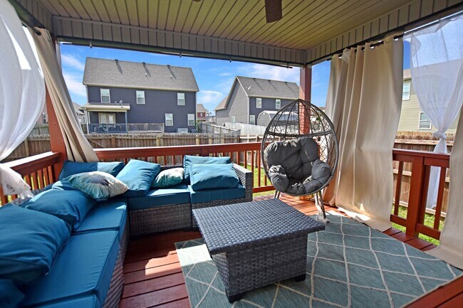Building Photo - Pet Friendly Four Bedroom with Bonus!
