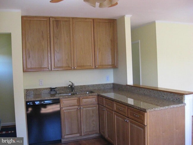 Building Photo - 1594 N Harbor Dr