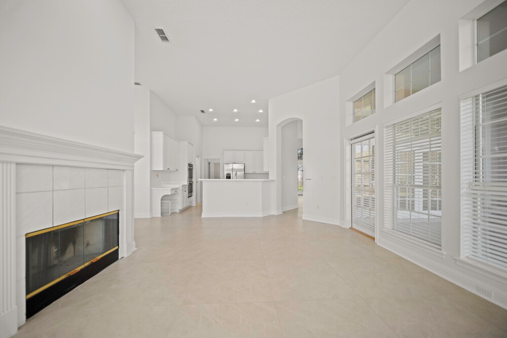 Building Photo - 10061 Vineyard Lake Rd E