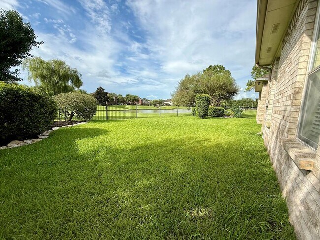 Building Photo - 3221 River Birch Dr