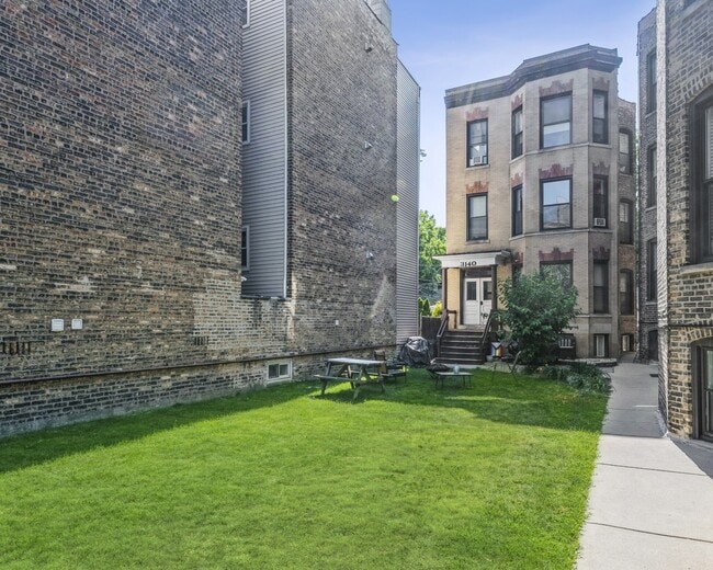 Building Photo - 3140 N Kenmore Ave