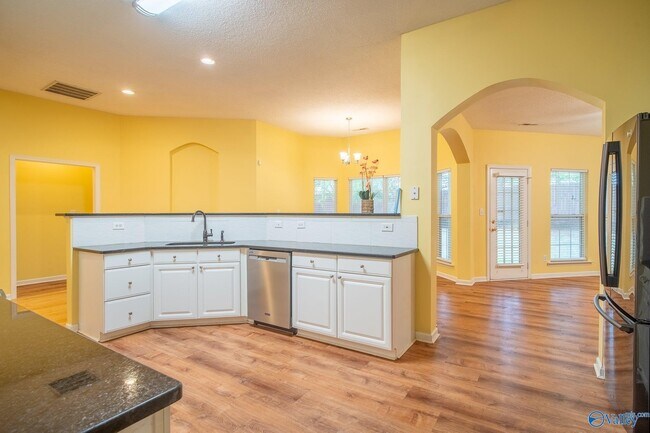 Building Photo - 216 Horseshoe Bend N
