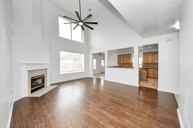 Building Photo - 1605 Spring Glen Ln