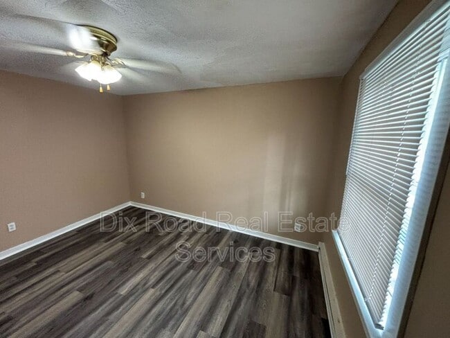 Building Photo - 829 Maple Ave