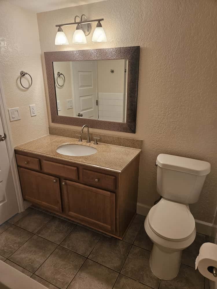 Building Photo - 4414 N Clark Ave